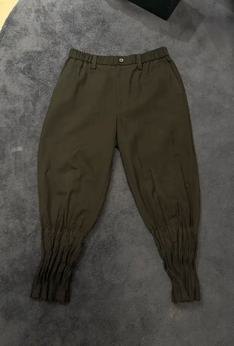 オムプリッセイッセイミヤケ 茶色 プリーツパンツ サイズ2 ISSEY