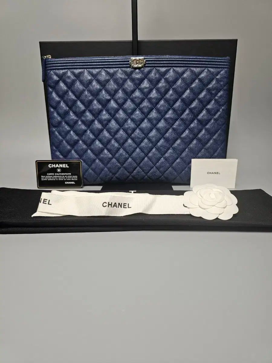 Chanel シャネル ボーイ シルバー金具 キャビア ラージ クラッチ ブルー ネイビー 251 ブンダエ