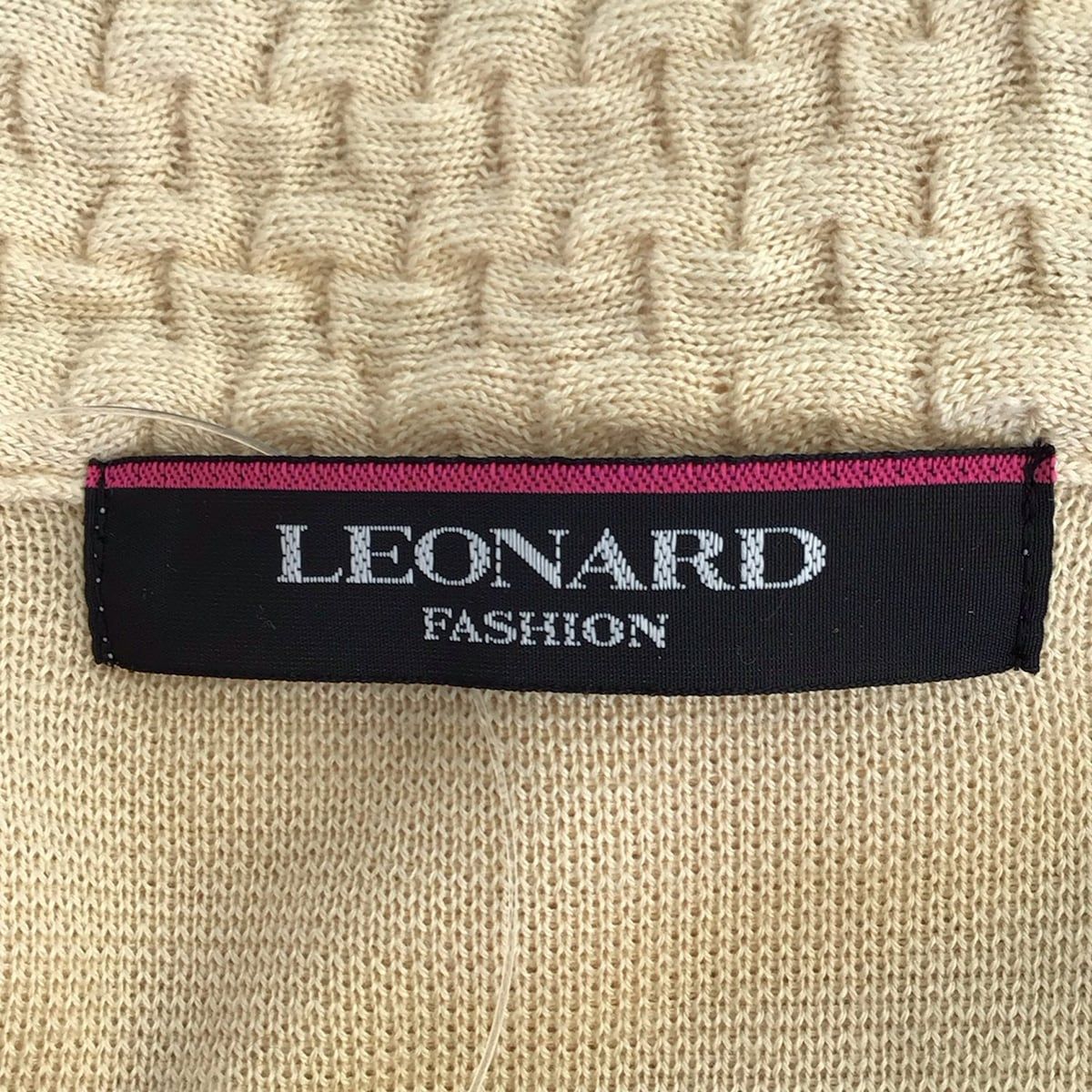 美品　大きいサイズ44 レオナール　カシミヤカーディガン　花柄　ビーズ　長袖　茶 美品 大きいサイズ44 レオナール カシミヤカーディガン 花柄 ビーズ