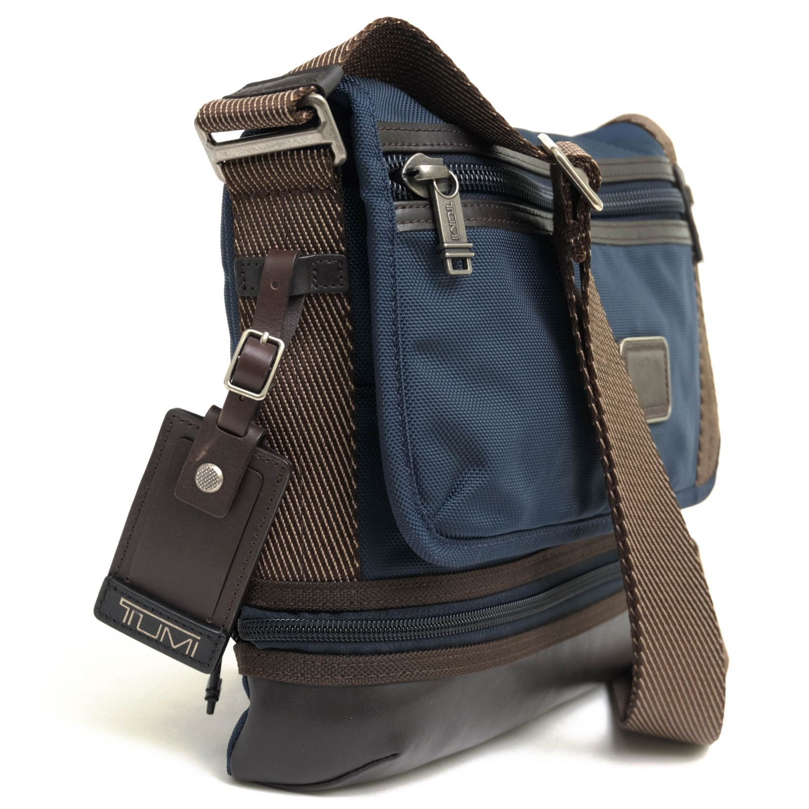 トゥミ／TUMI バッグ ショルダーバッグ 鞄 ナイロン レザー 革 本革 222371NVY2 ALPHA BRAVO Beale Crossbody  アルファ ブラボー ビール クロスボディ クロスボディ メッセンジャーバッグ - メルカリ