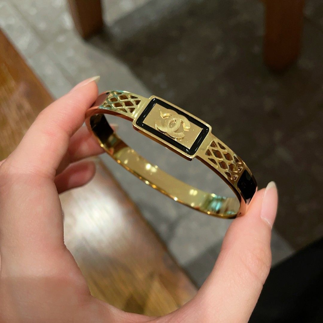 今日特価】CHANEL ダブル C オープンワーク ブレスレット