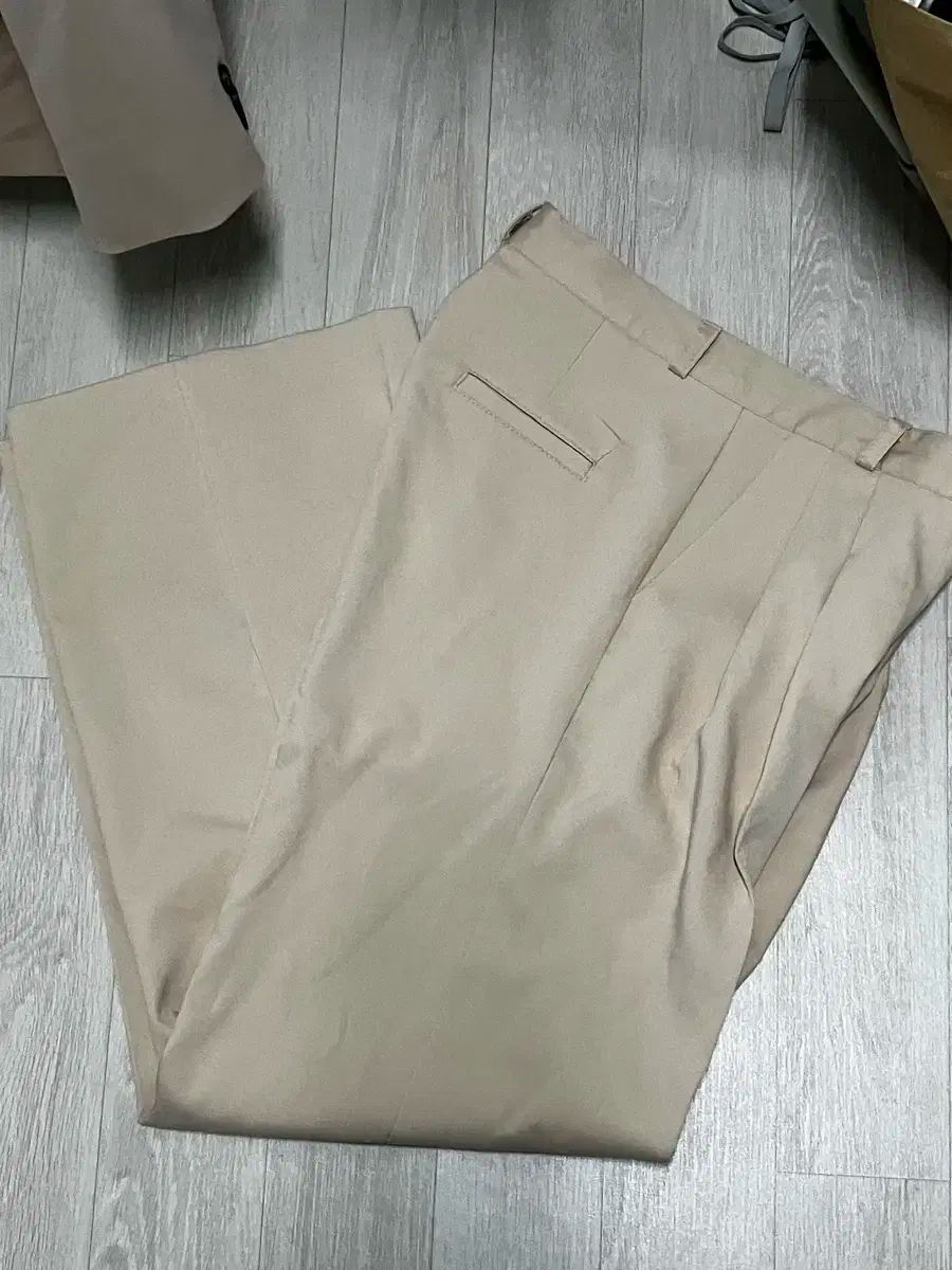 ベージュセットアップ