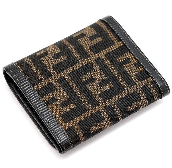 美品‼️ FENDI フェンディ　三つ折り財布　ズッカ柄　キャンバス　レザー 極美品】フェンディ FENDI ズッカ柄 三つ折り財布 キャンバス×レザー