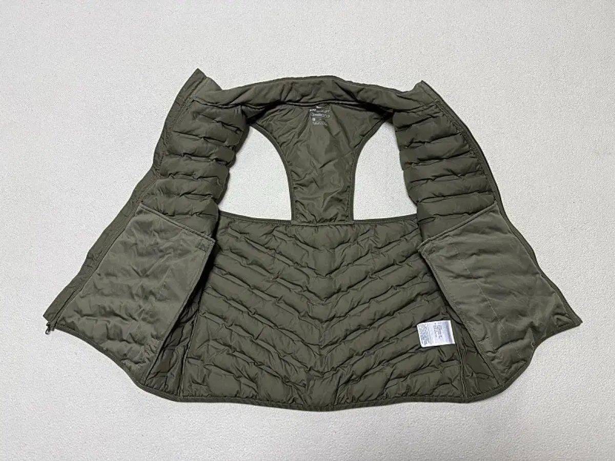 ナイキ エアロロフト グースダウン ベスト レディース 100号 77サイズ