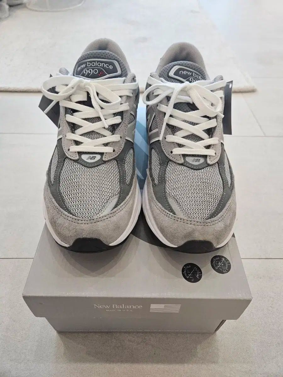990v6 グレー