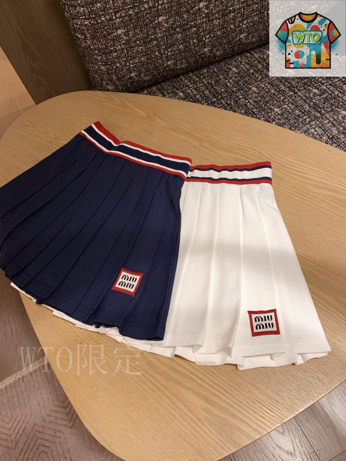 【MiuMiu】コットンとスエードのトップス＆ミニスカート セット MiuMiu】コットンとスエードのトップス＆ミニスカート セット