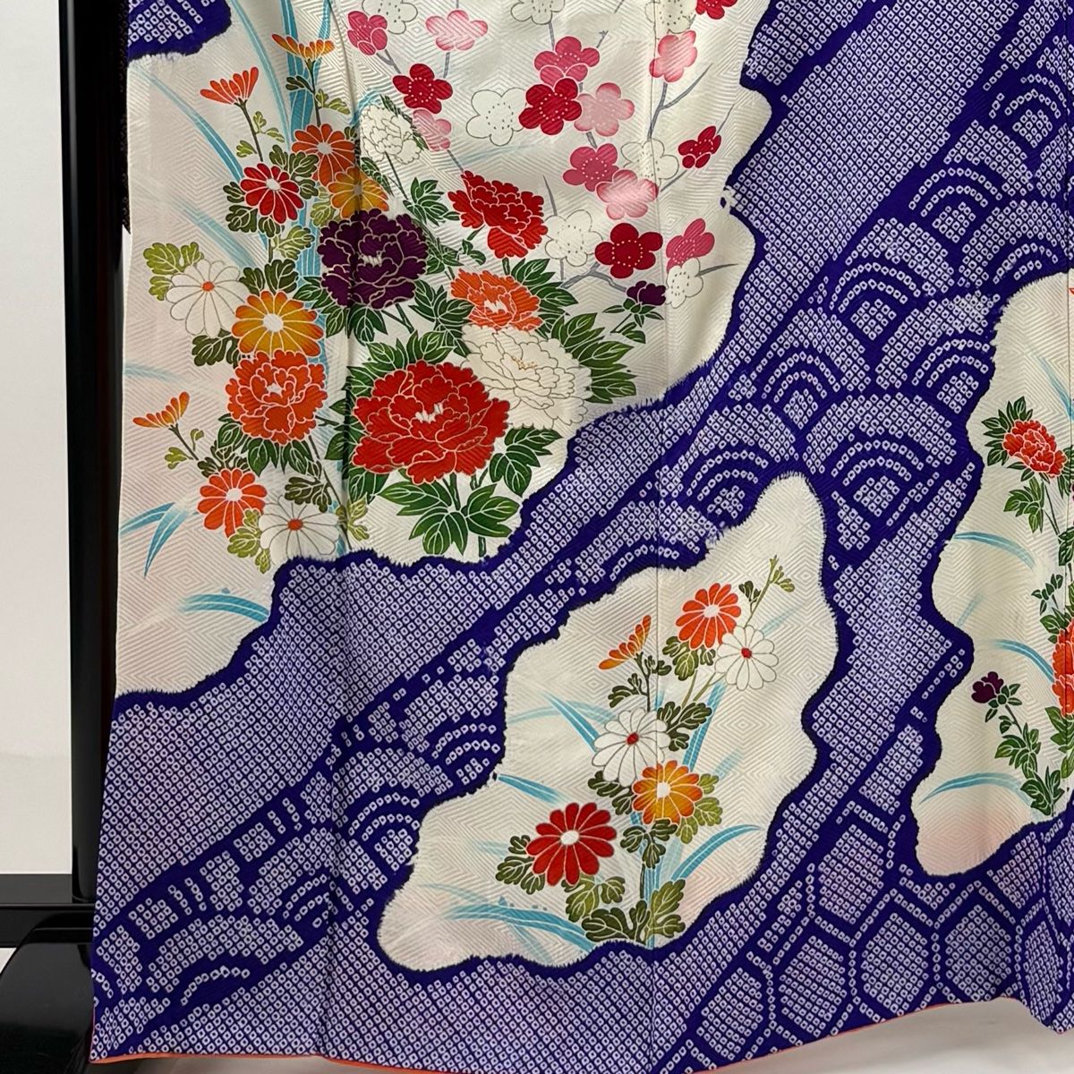 バイセル 着物 名品 訪問着 赤 桜 流水 花びら 金糸 金彩 正絹 袷（10月～5月） 165cm Mサイズ ☆☆☆☆ 振袖 身丈163.5cm 裄丈68cm L 袷 桜 菊 金糸 金彩 黒 正絹 美品 名品