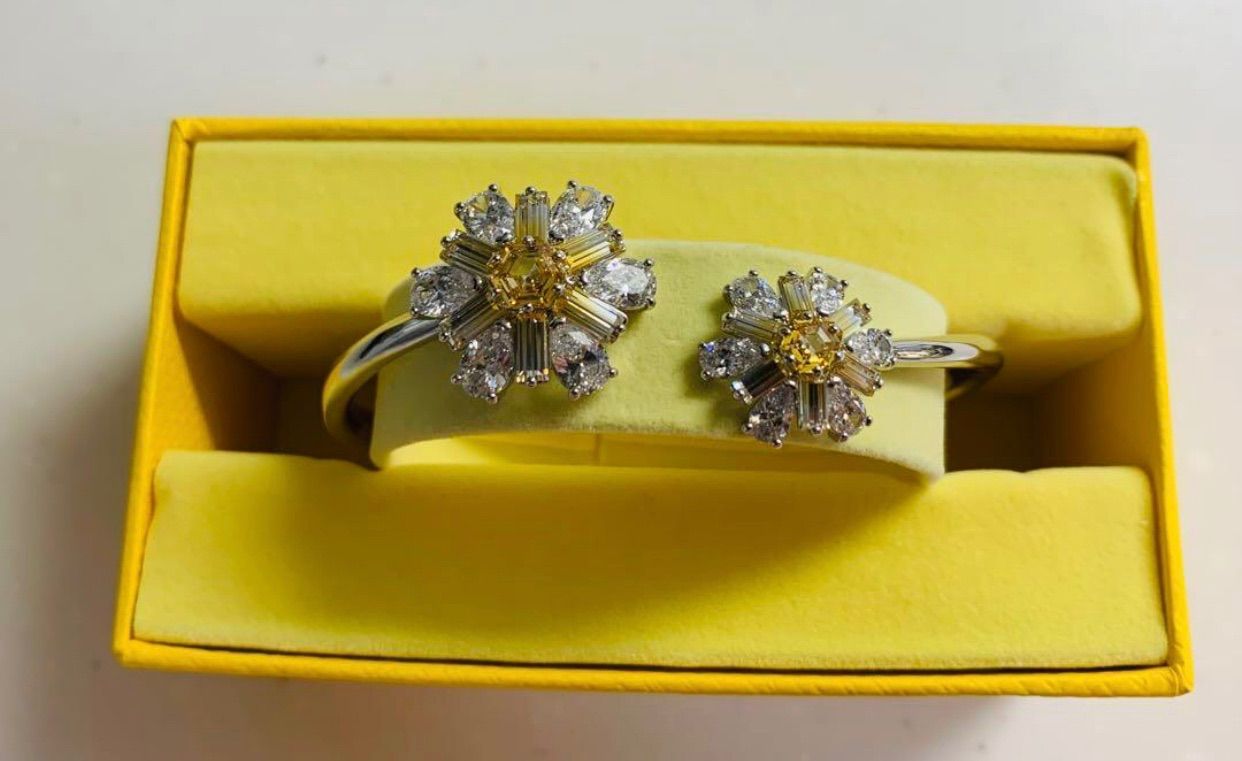 スワロフスキーSwarovski Idyllia バングル フラワー イエロー M