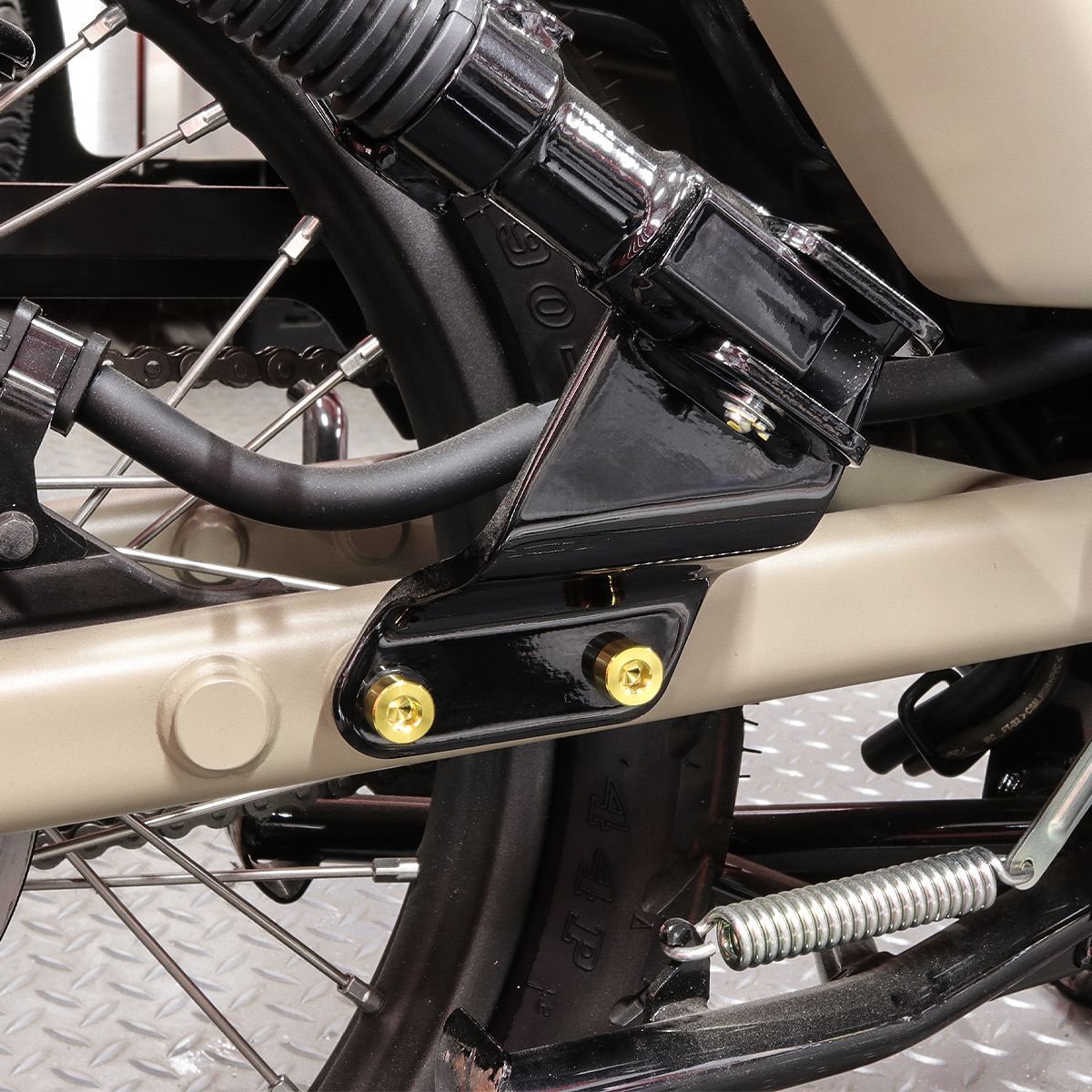 CT125 ハンターカブ チタンボルト JA55/JA65 タンデムステップ 固定用 ボルトセット 4本入り 六角穴付き ストレートキャップボルト カスタム パーツ ゴールド BS0211