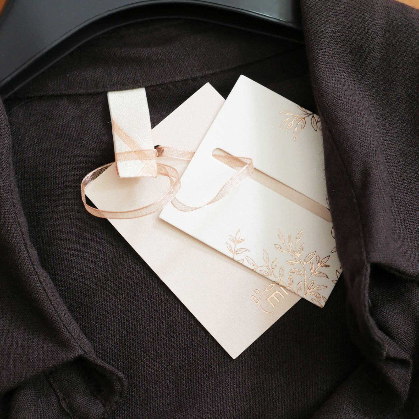 可憐な大人女性 イタリア製ウールブラウス