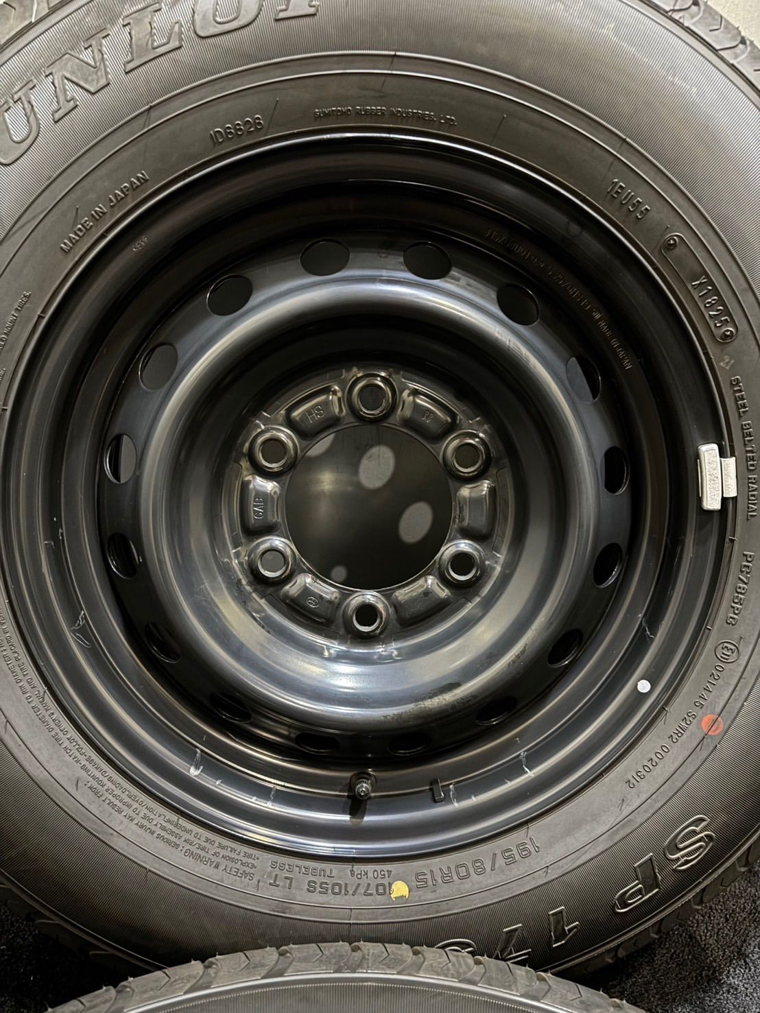 ヴィンテージ 新車外し 195|80R15 107|105S LT DUNLOP|SP175N 23|25年 トヨタ 200系 ハイエース 純正 15インチ 6J 35 139.7 6H 夏タイヤ 4本 1-K307