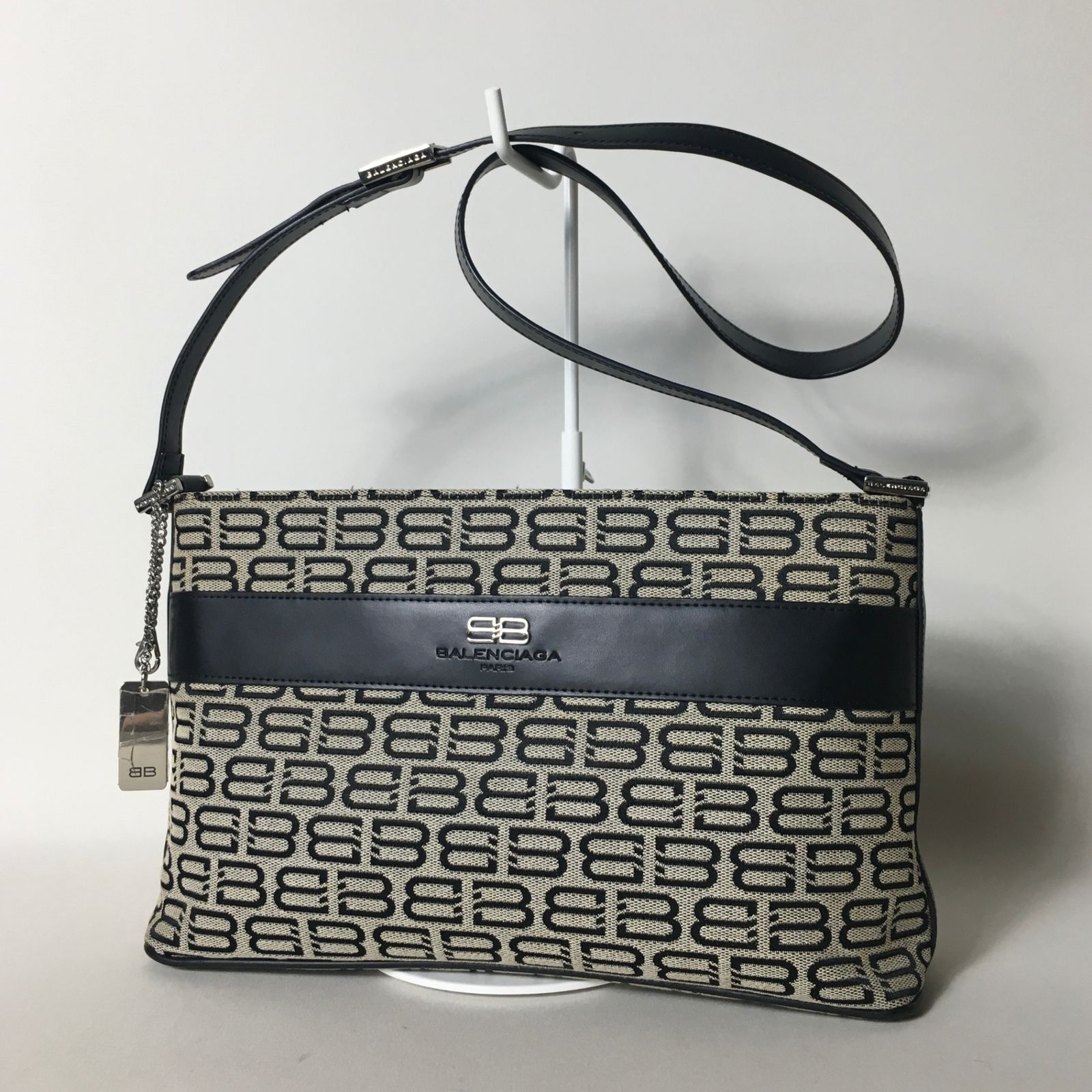 2509-104｜美品｜バレンシアガ ショルダーバッグ ブラック ロゴ総柄 2509-104｜美品｜バレンシアガ ショルダーバッグ ブラック ロゴ