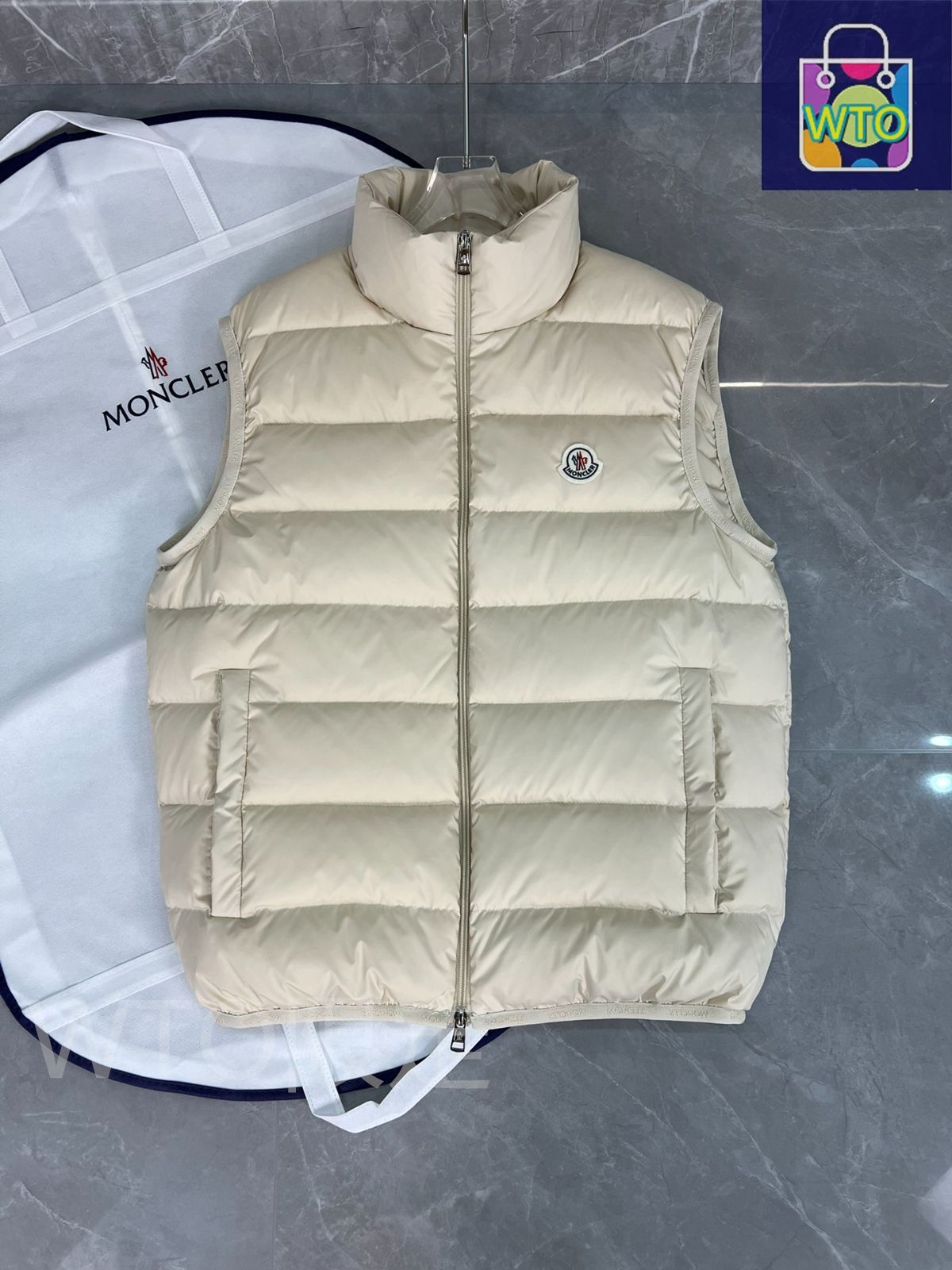 MONCLER ベージュ ダウンベスト サイズ2 モンクレール レディース ダウン ベスト MONCLER ブランド