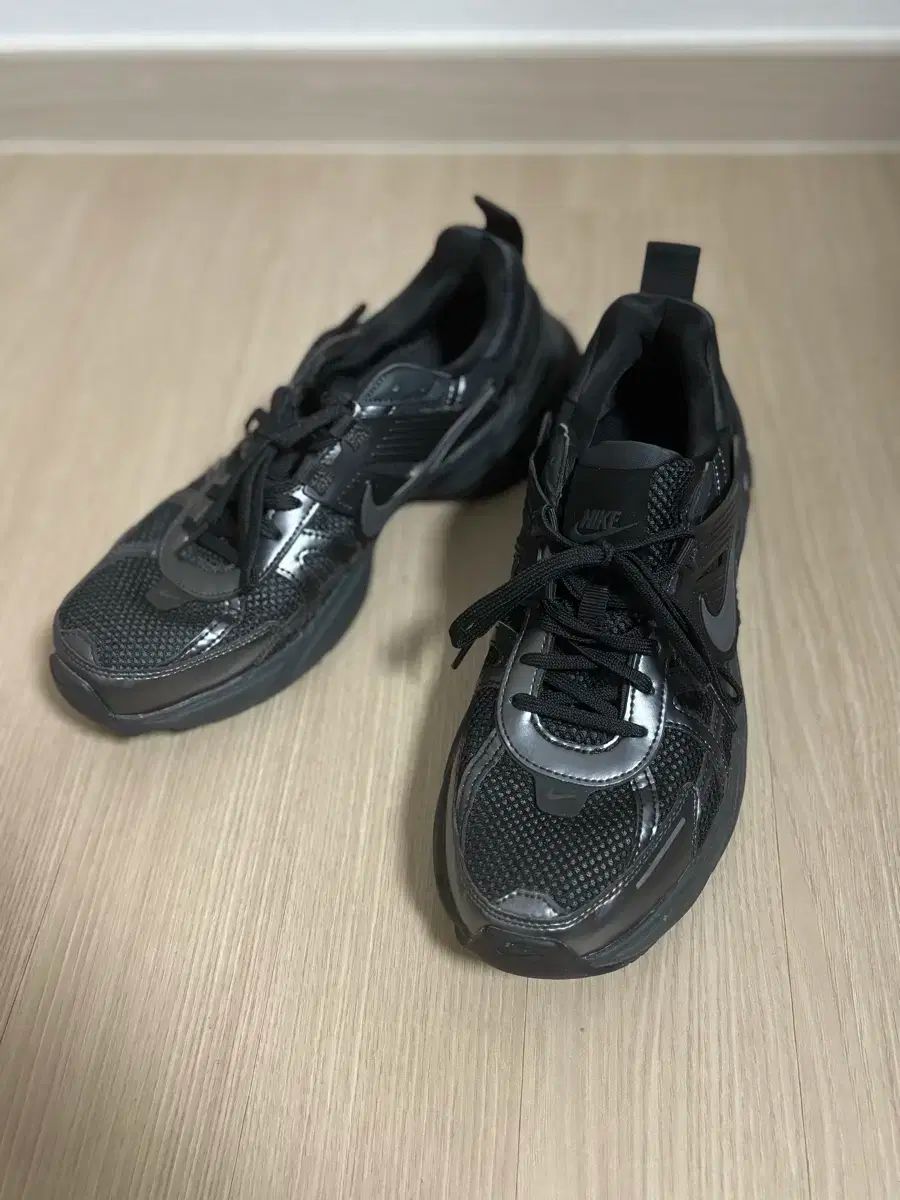 NIKE V2K RUN ブラック サイズ 275