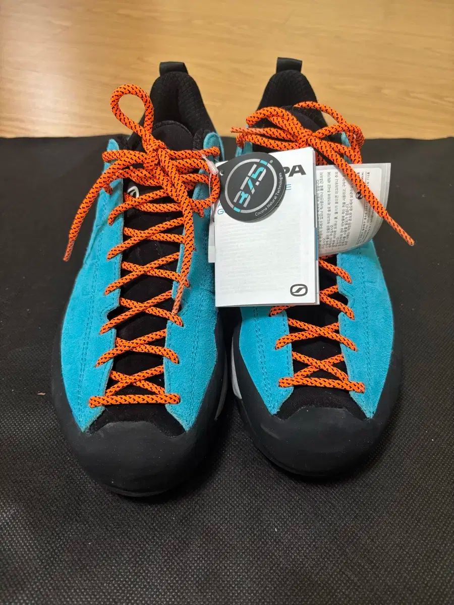 260 5 SCARPA スカルパ メスカリート スニーカー 登山靴