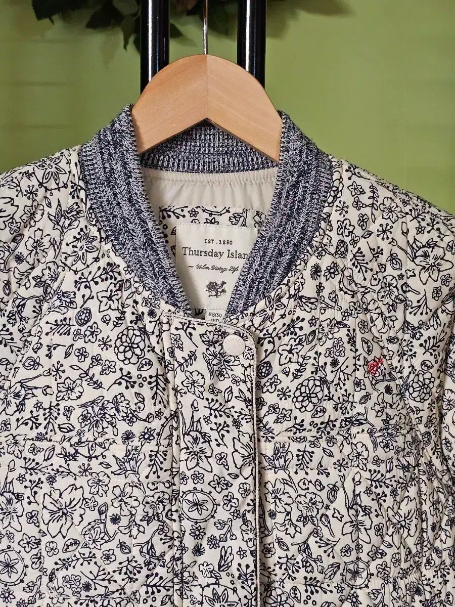 サースデーアイランド キルティングジャケット アウター