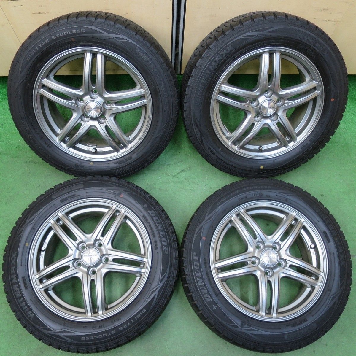 バリ溝 キレイ 9分 プリウス 等 185 65R15 スタッドレス ダンロップ ウインターマックス WM01 WAREN ヴァーレン 15インチ PCD100 5H 5021102イス