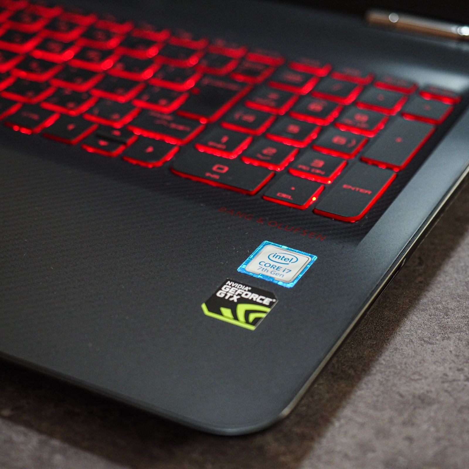HP Omen ゲーミングノート、UHD(4K) 3840×2160、16GBメモリ、1TB + 