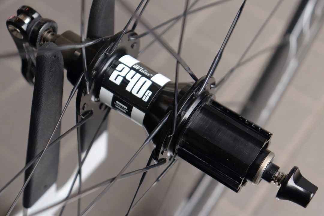 ファストフォワード FFWD F6R DT SWISS 240s カーボン チューブ