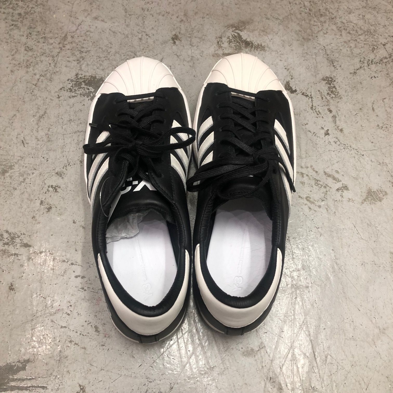 未使用　Y−3 YOHJI YAMAMOTO スニーカー 高級 Y-3】【yohji yamamoto】スニーカー ホワイト 箱付き - メルカリ