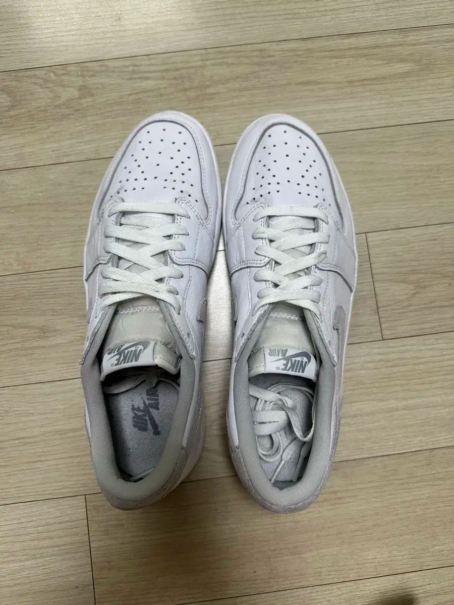 NIKE(ナイキ) エアジョーダン 1 ロー 白い刺身 290