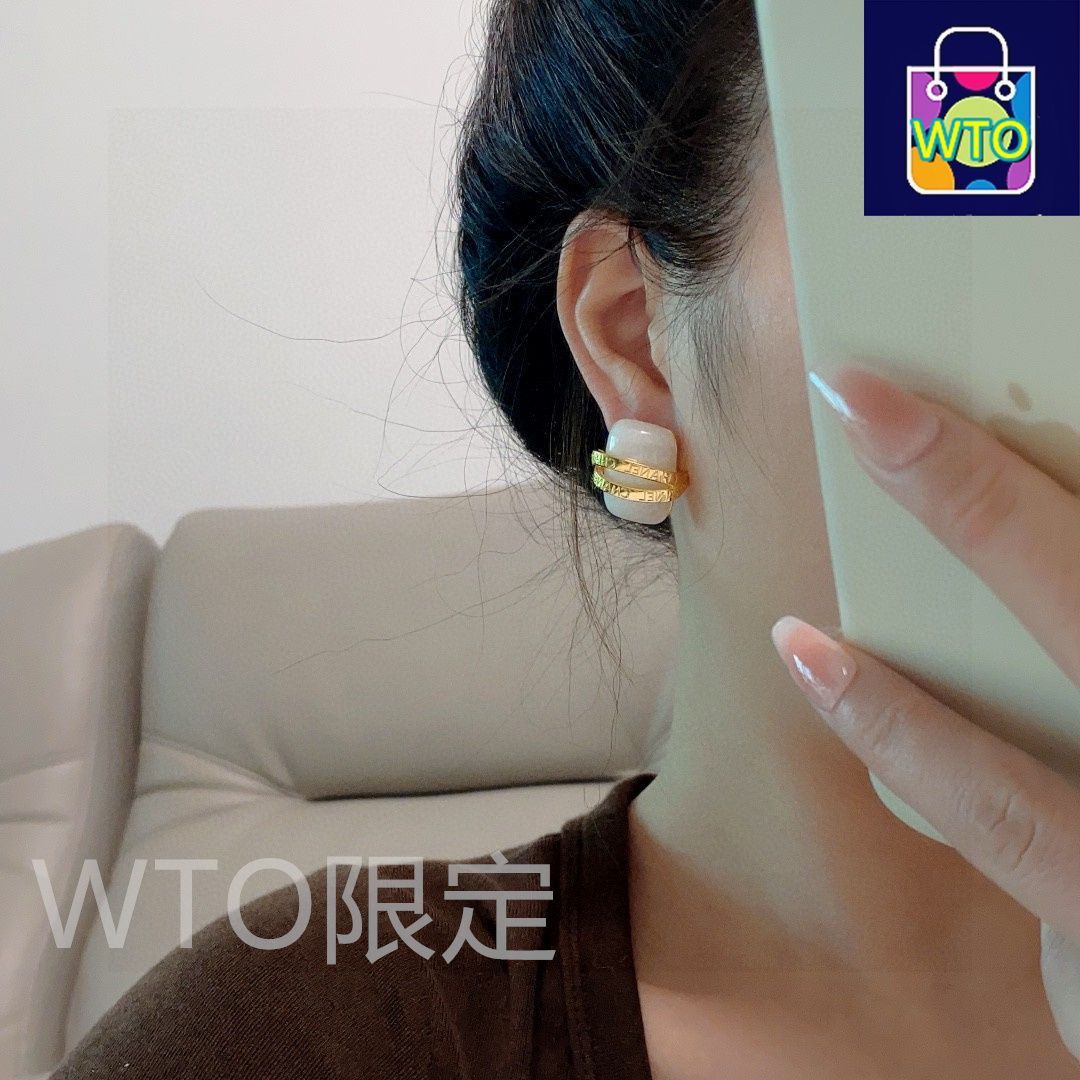 今日特価】CHANEL ダブル C イヤリング - メルカリ