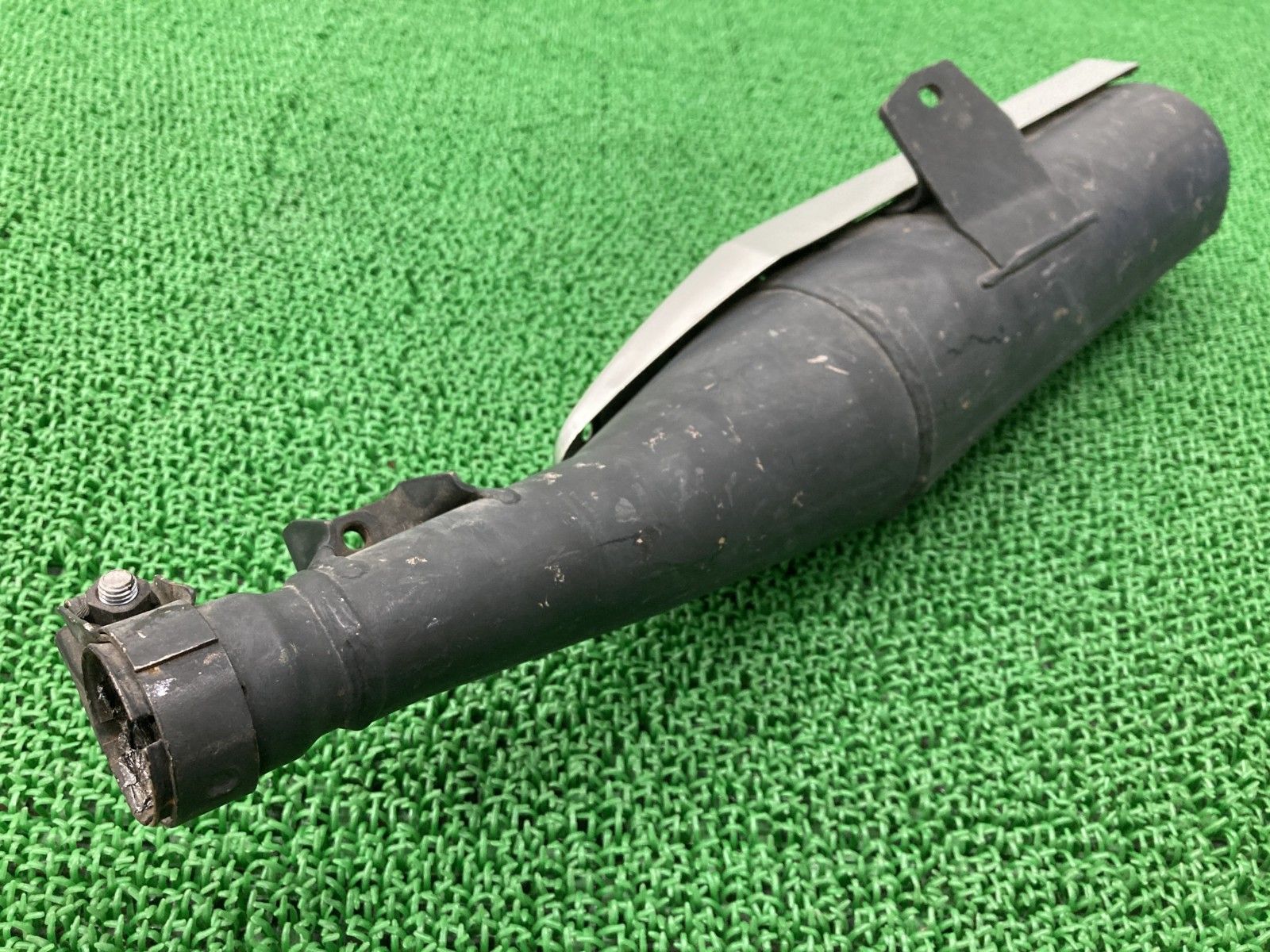 トリッカー サイレンサーマフラー 5XT8 ヤマハ 純正 中古 バイク 部品 DG16J Tricker XG250 ヒートガード 機能的問題なし 車検 Genuine