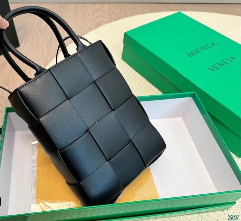 BOTTEGA VENETA さし ボディ フォンポーチ ショルダー バッグ