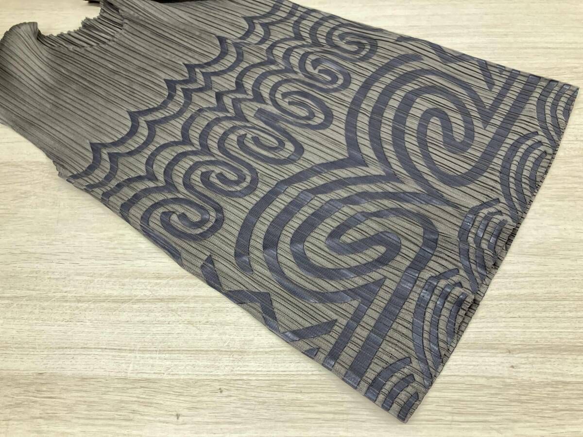 新品・未使用 希少　PLEATS PLEASE イッセイミヤケ　サイズ3 PLEATS PLEASE ISSEY MIYAKE - PLEATS PLEASE ISSEY MIYAKE