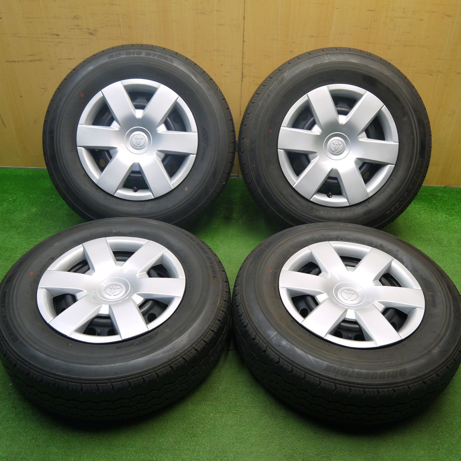 バリ溝 キレイ 9.5分以上 トヨタ 200系 ハイエース 純正 スチール 195|80R15 107|105L ブリヂストン RD-613 STEEL 15インチ PCD139.7|6H 5031405Hノ