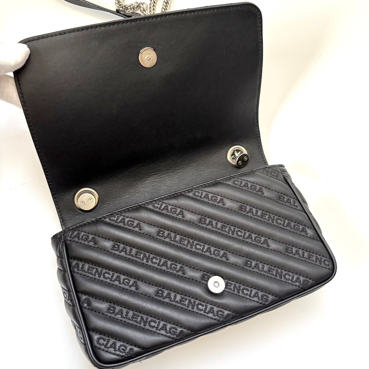 【美品】バレンシアガ ワンショルダーバッグ 肩掛け BB柄 ロゴ型押し ブラック 美品 BALENCIAGA バレンシアガ チェーンショルダーバッグ ワン