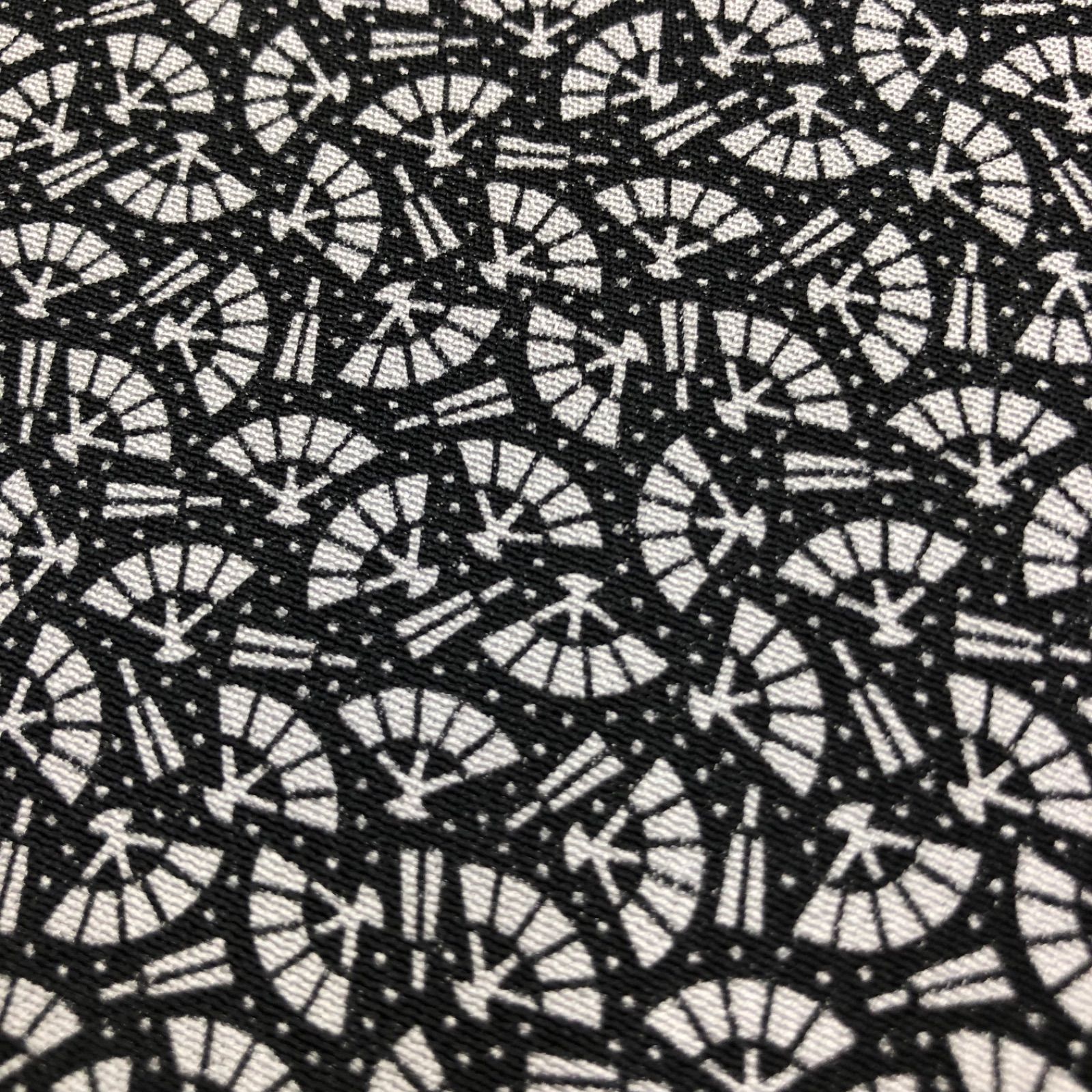 おしゃれ長襦袢反物 絹100％ 扇子柄 黒色 紬小紋用長襦袢 粋なデザイン