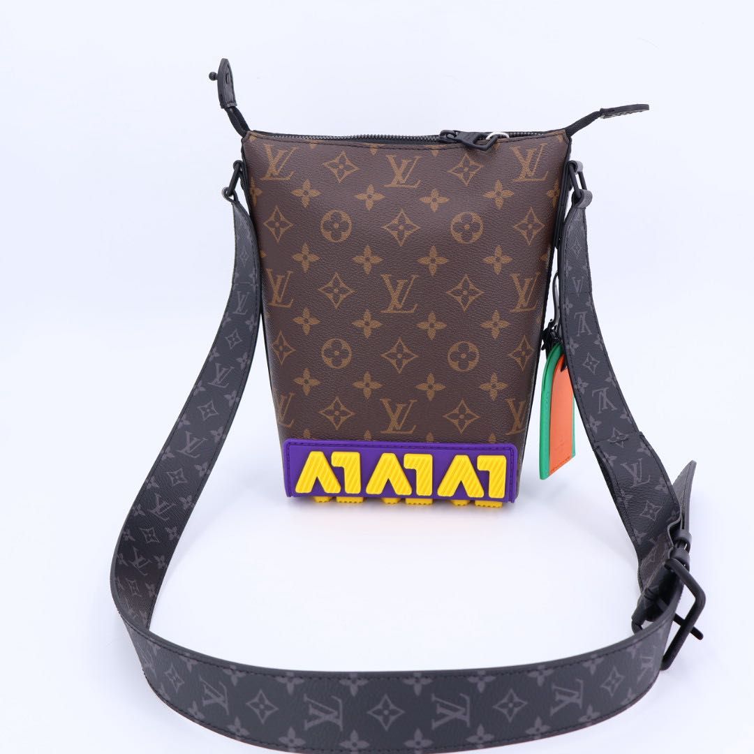 極美品‼️Louis Vuitton モノグラム メッセンジャーバッグ・アベス VUITTON メッセンジャーバック アベス モノグラム A4可 斜め掛け