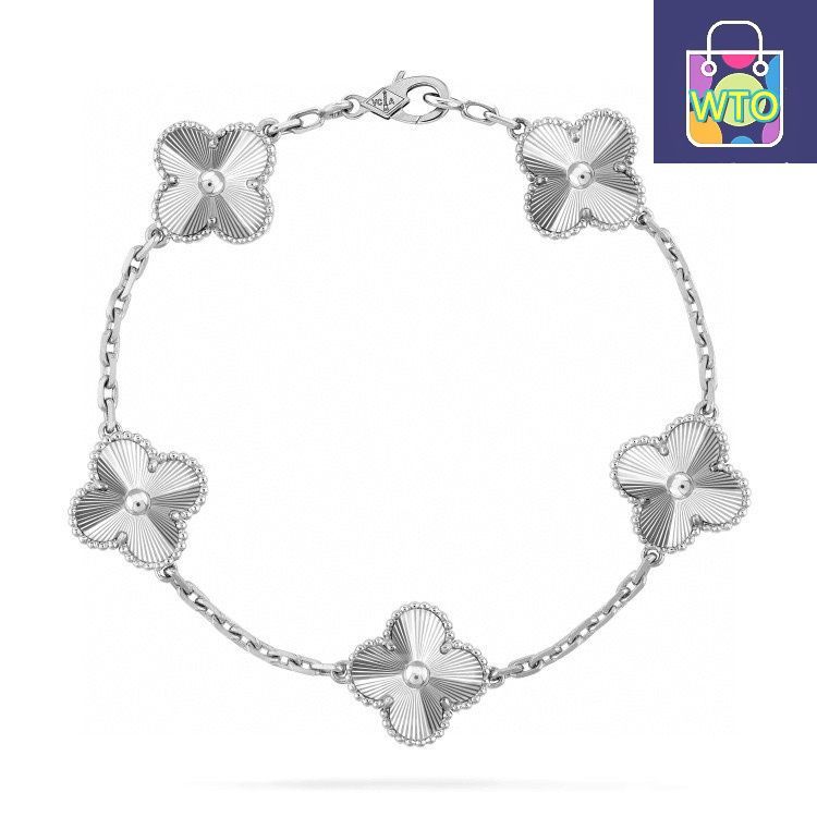 Van Cleef & Arpels 四つ葉のクローバーブレスレット -fMSaQJYSASt96KEiOR13g.png