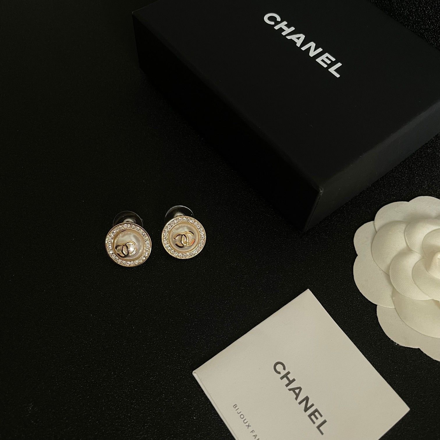 今日特価】CHANEL ヴィンテージ ピアス エレガントデザイン-MM