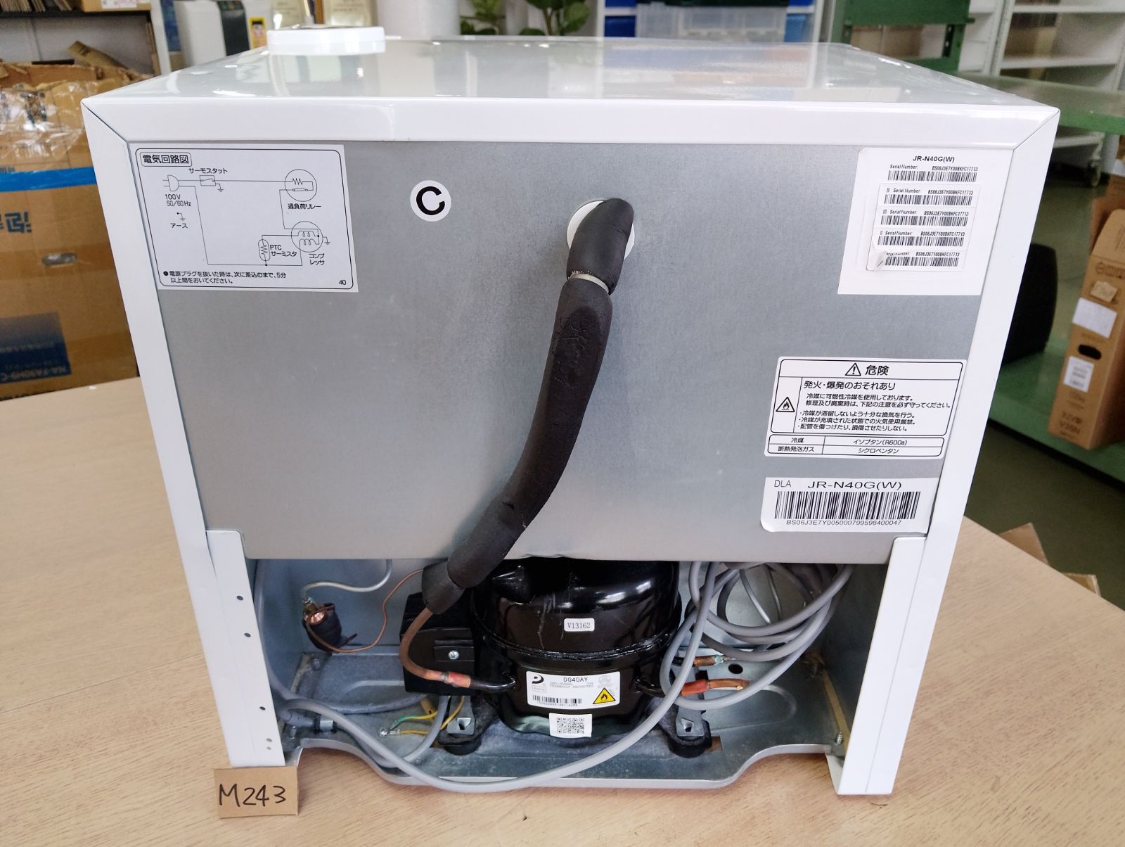 M243【中古品】メーカー：ハイアール 電気冷蔵庫 右開き 40L 型式：JR 