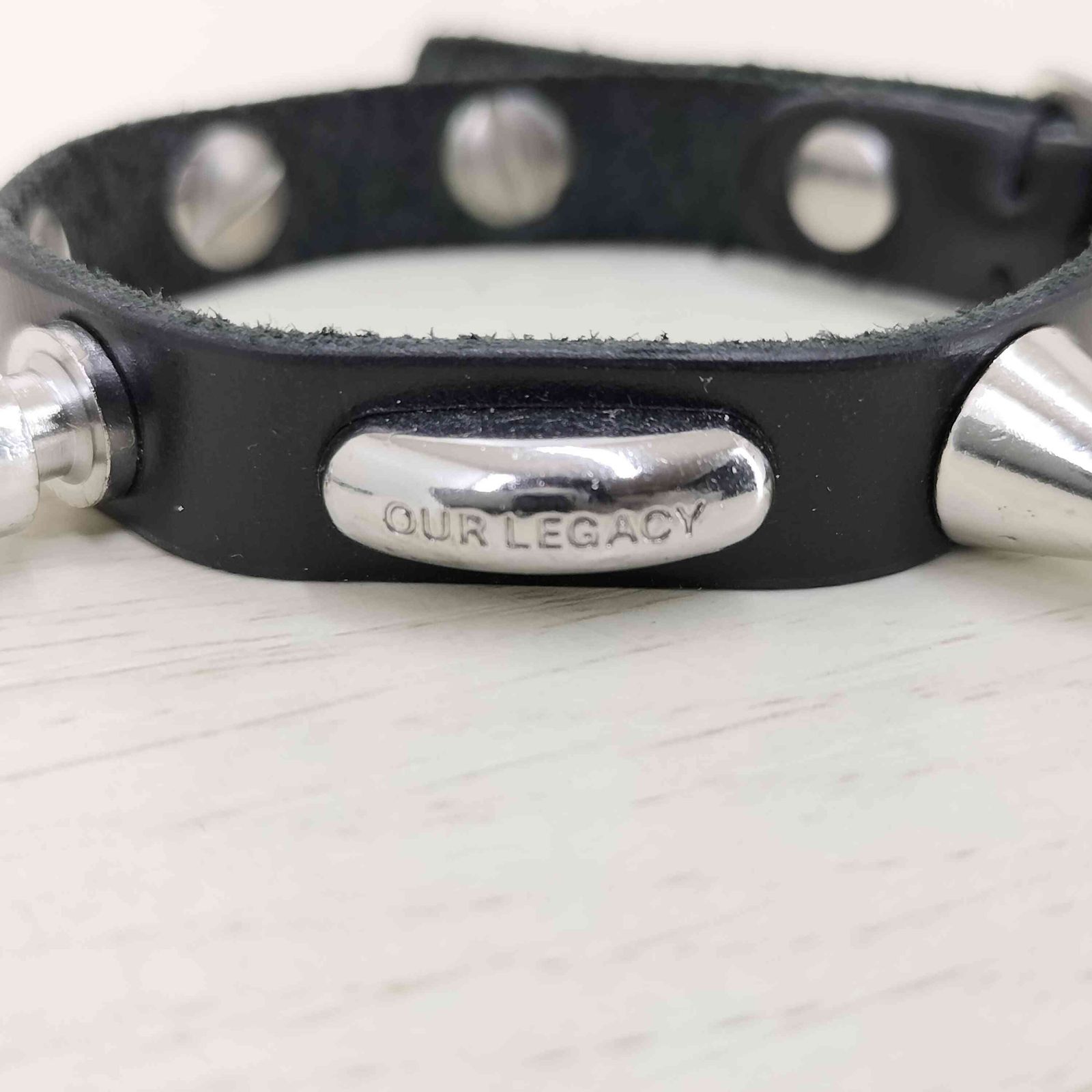 OUR LEGACY | STUDDED LEATHER SUPERSLIM BRACELET ブレスレット Our Legacy - Superslim studded leather bracelet Our Legacy