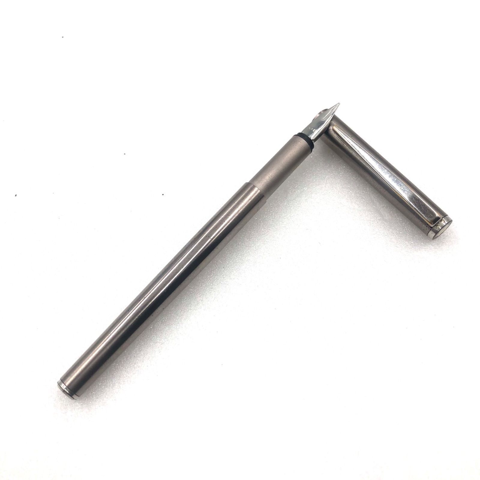 MONTBLANC モンブラン 万年筆 シルバーカラー ドイツ製 ペン先MB