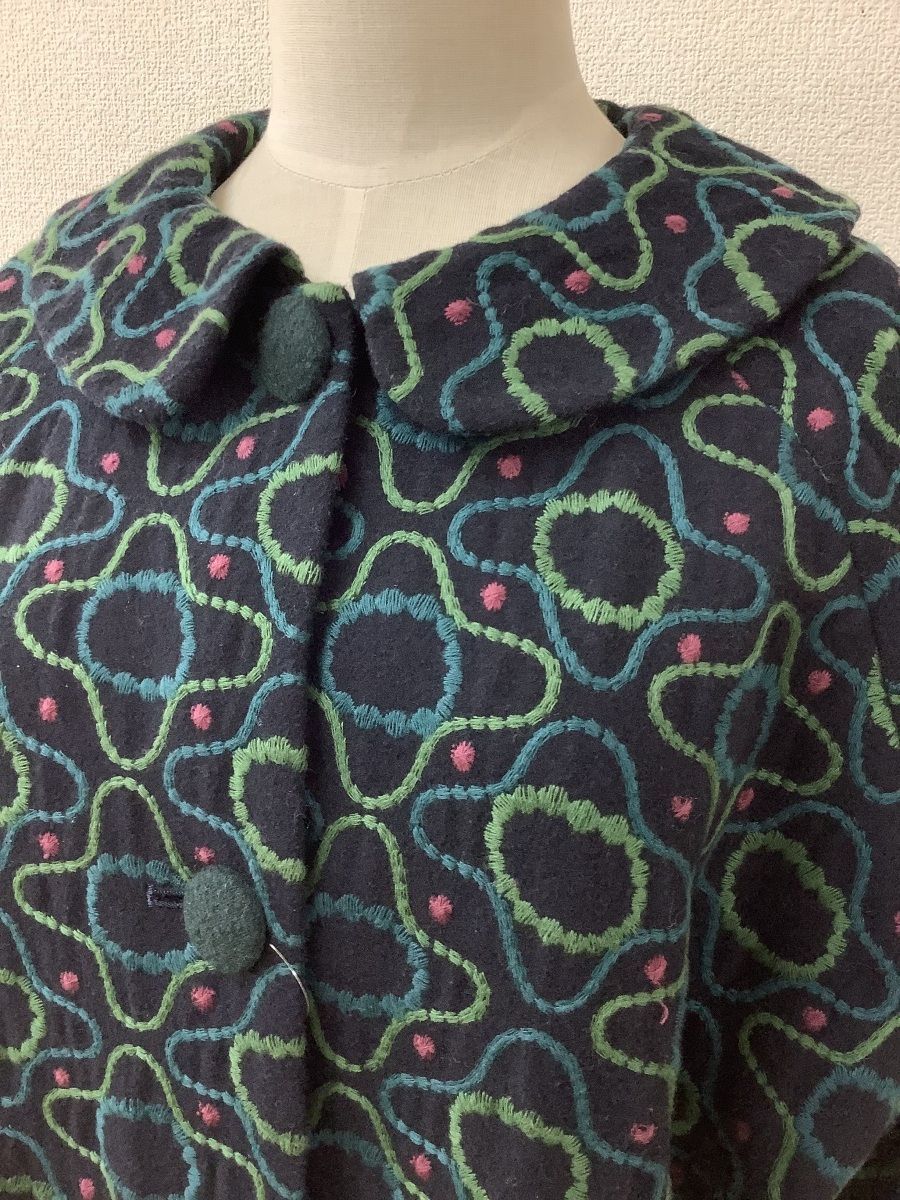 紺黒×グリーン刺繍コート