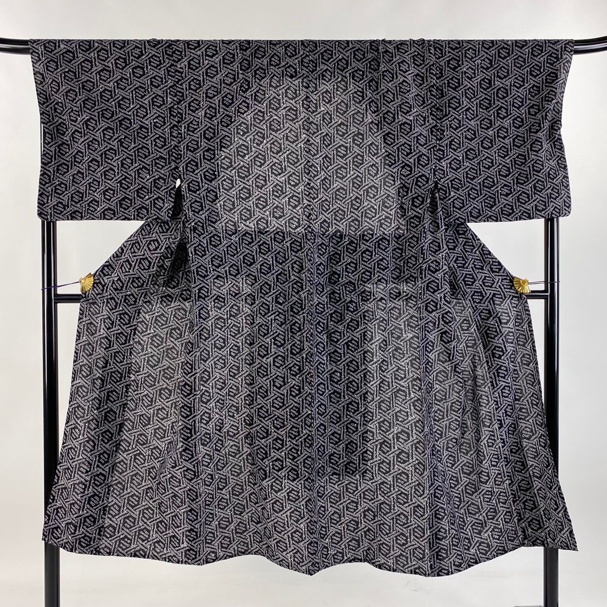 男着物 身丈139cm 裄丈71.5cm S 絞り浴衣 幾何学 黒 綿 名品