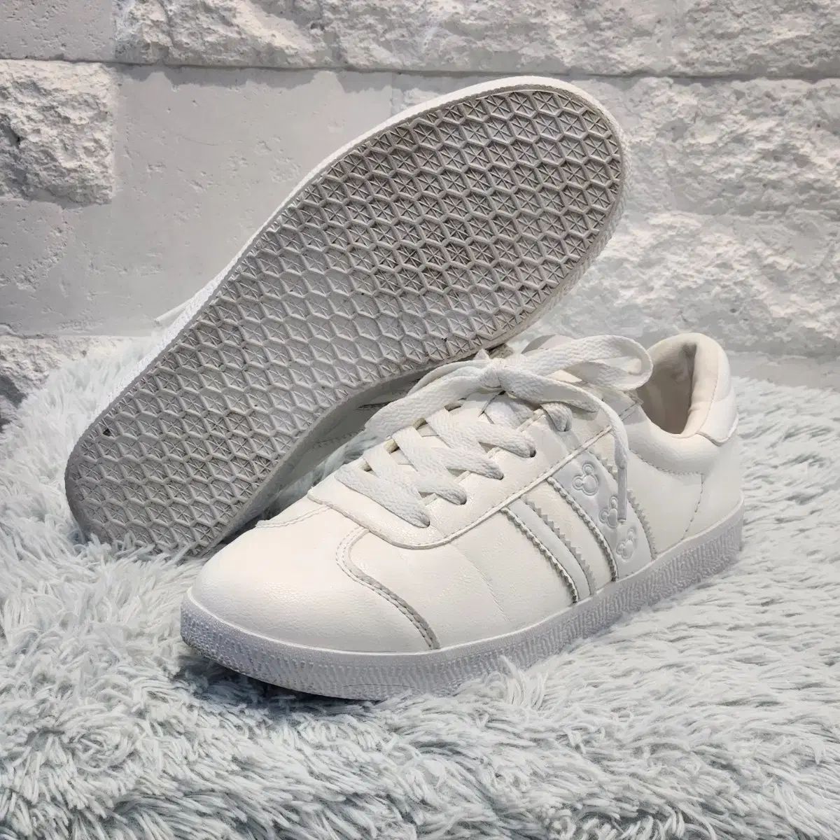 3x ー 21 :ディズニー ミッキー スニーカー ( 240 )-良好な状態