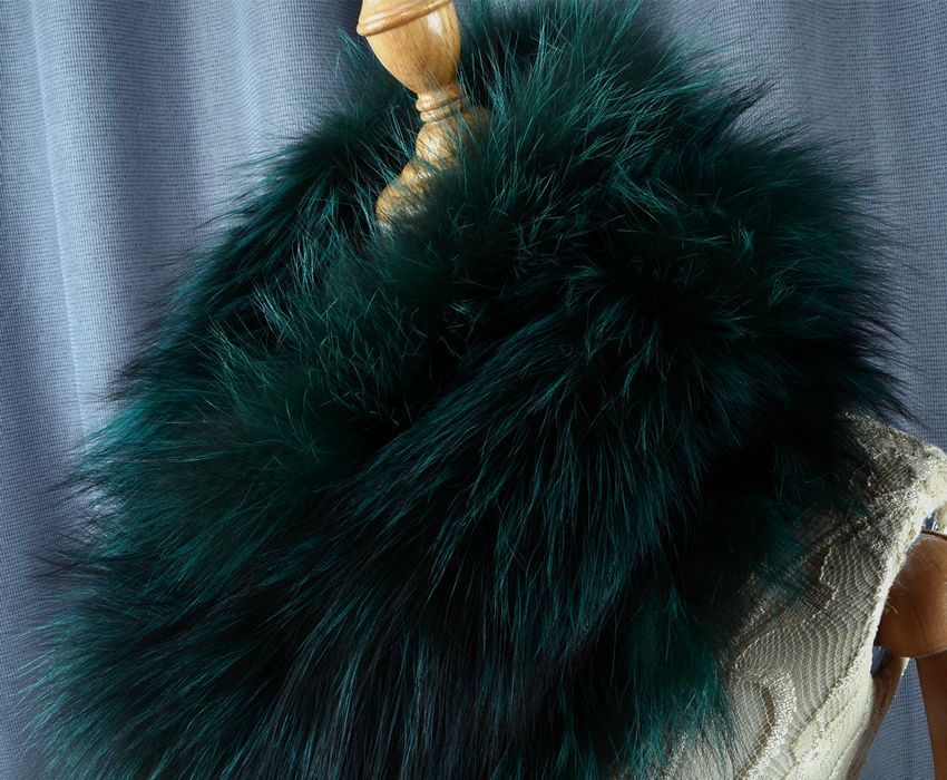 ボリュームがあって華やかフォックスを使用した二重巻スヌード深い