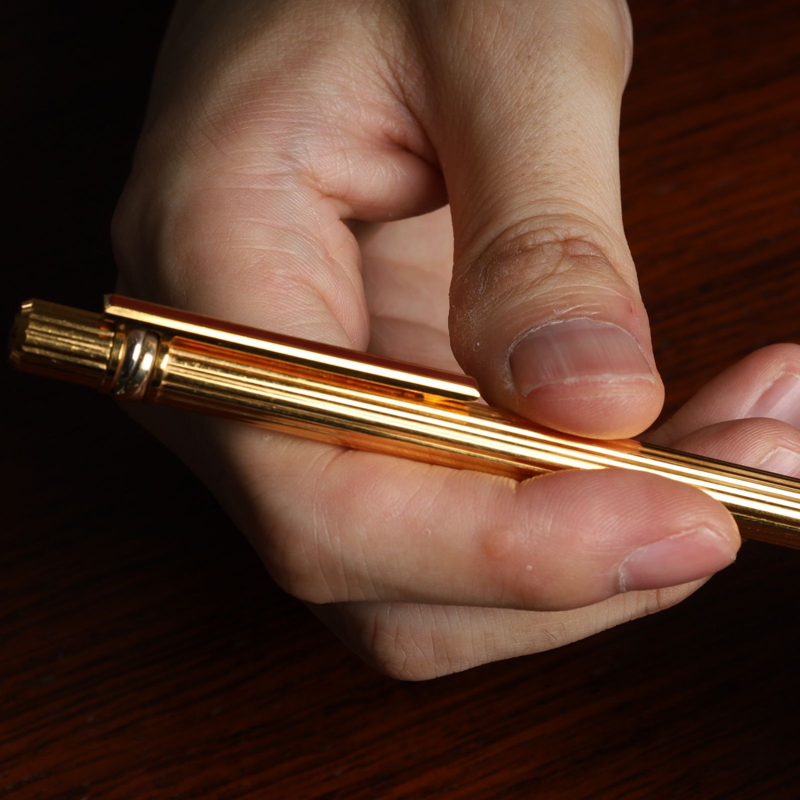 Cartierカルティエゴールドツイスト式ボールペン青インク専用ケース付き Cartierカルティエゴールドツイスト式ボールペン青インク専用ケース付き