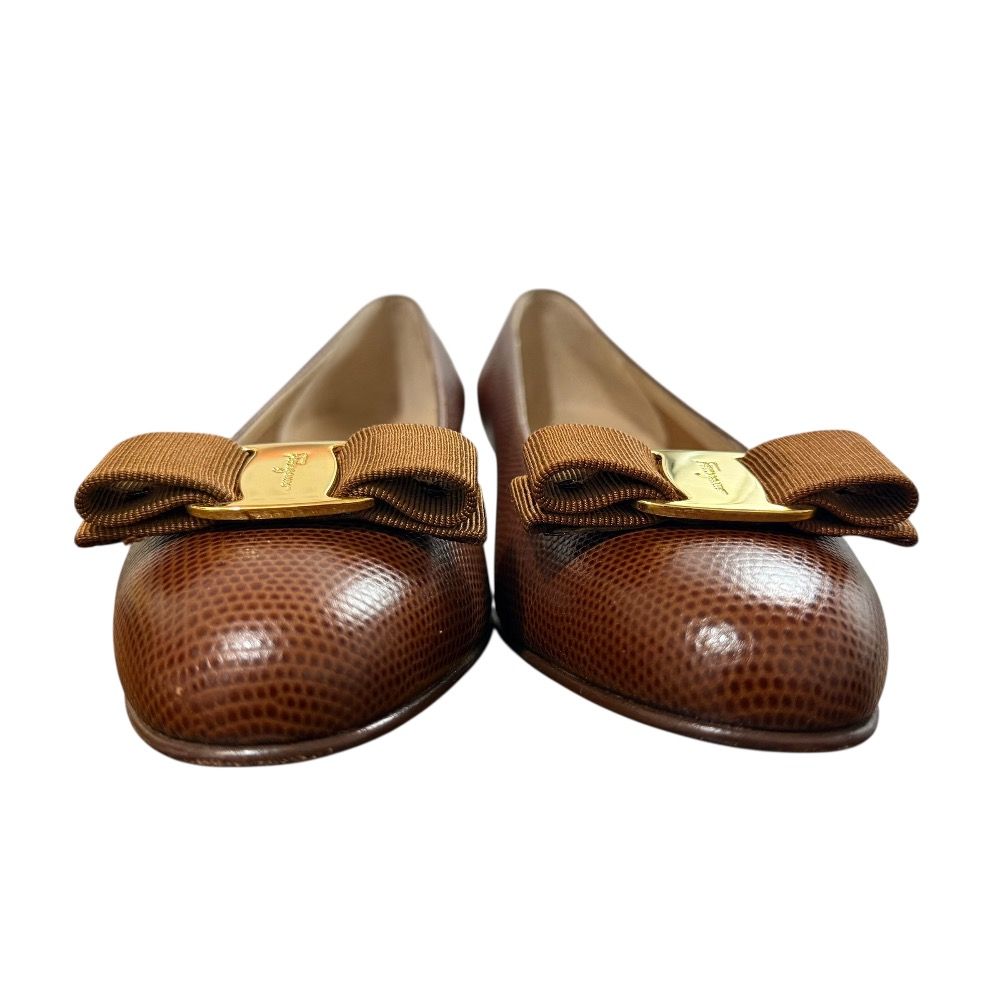 Salvatore Ferragamo サルヴァトーレフェラガモ リザード型押し ヴァラリボン ローヒール パンプス 6 1|2 約23.5cm ブラウン レディース 古着