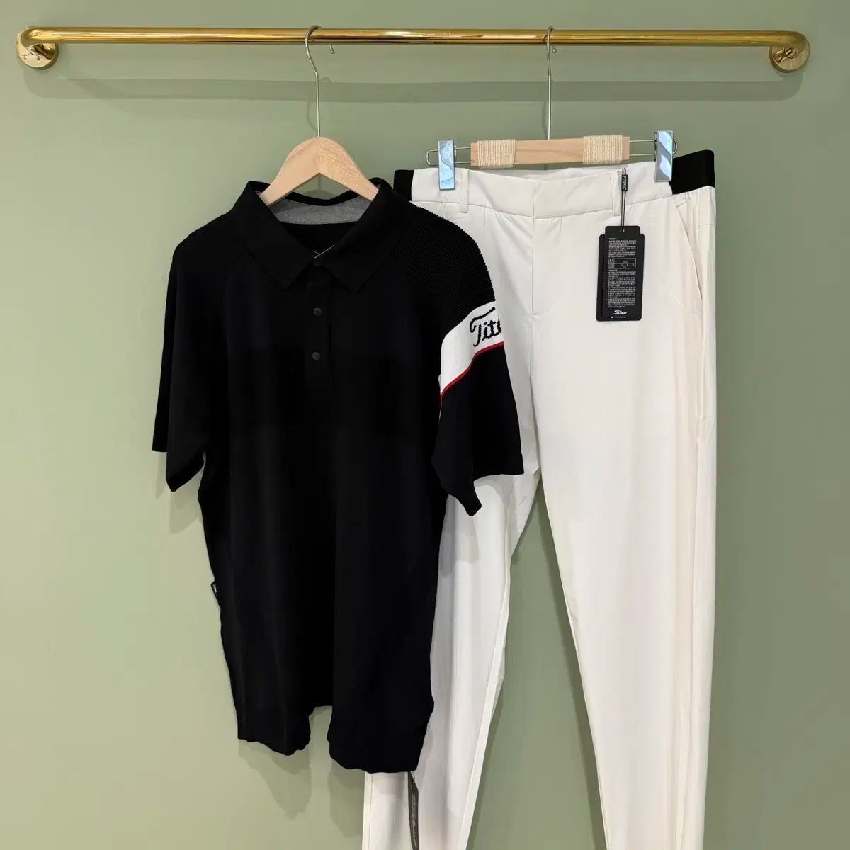 Titleist タイトリスト ブラック ポロシャツ ＋ ホワイト パンツ