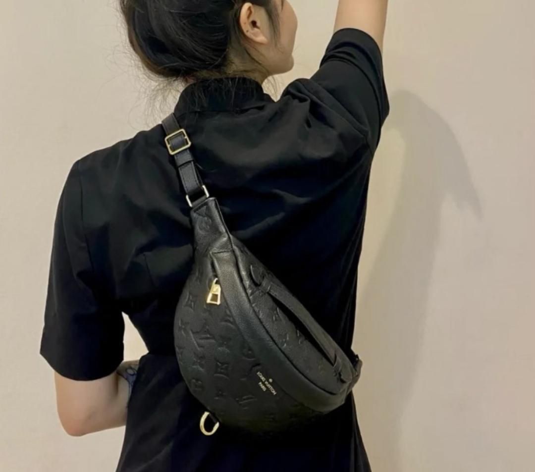 ブラックのスタイリッシュなショルダーバッグ-MM輸入2