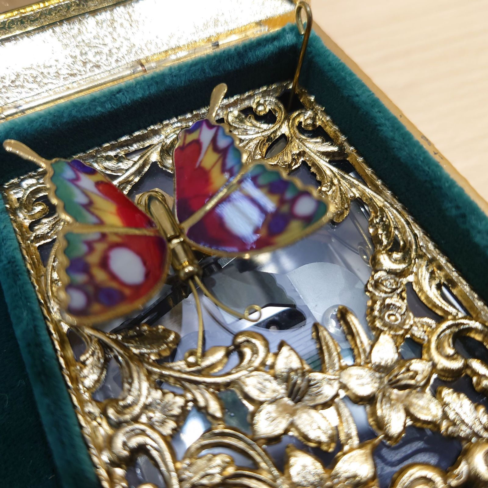 SANKYO 宝石箱 オルゴール 蝶々 ジュエリーボックス ジュエリーボックス オルゴール スワロフスキー クリスタル 蝶