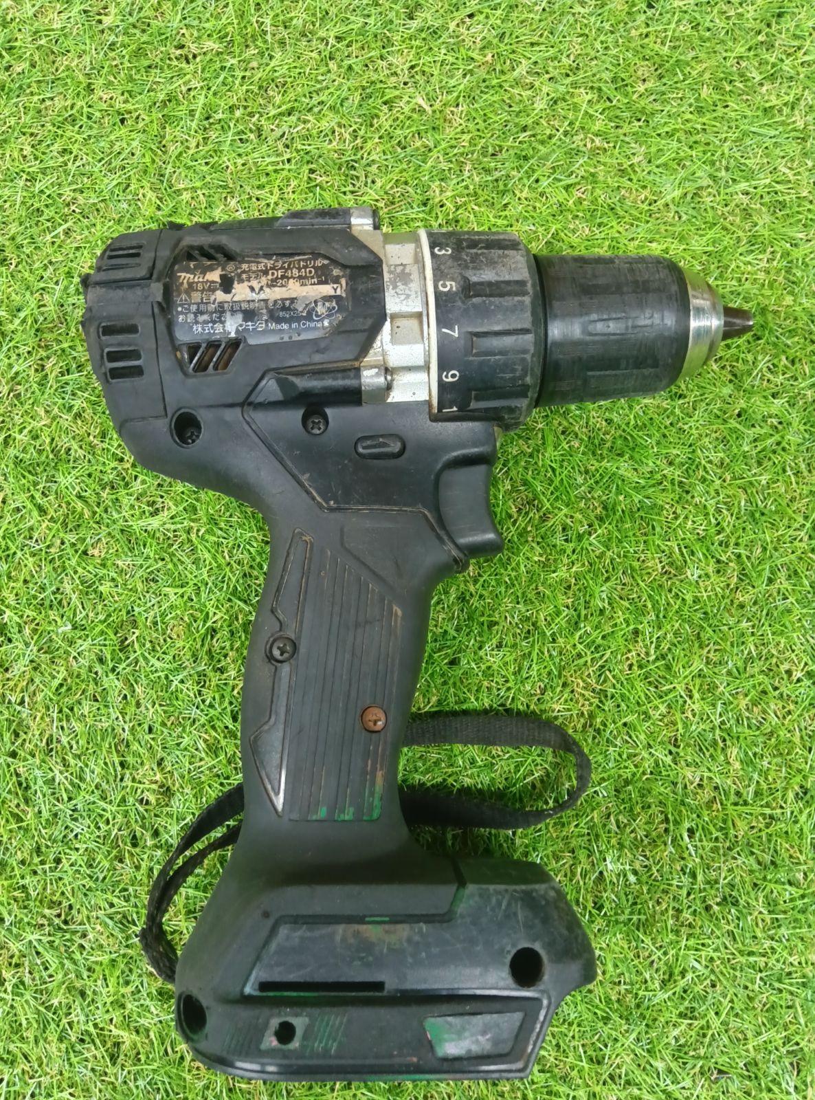 品 マキタ 18V充電式ドライバドリル DF484D 本体のみ