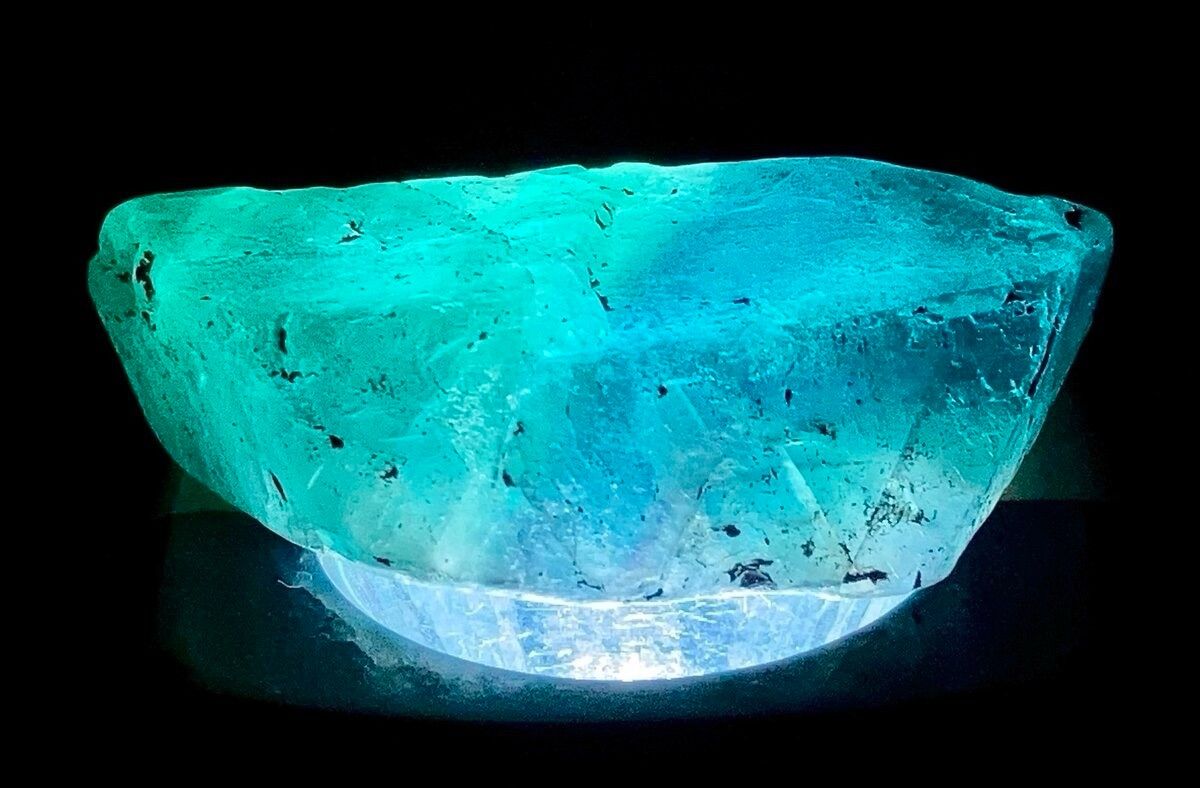 思慮の石☪︎⋆˚ レインボー　デュモルチェライトインクォーツ　ラフストーン　原石 Amazon.co.jp: 思慮の石 レインボー デュモルチェライトイン