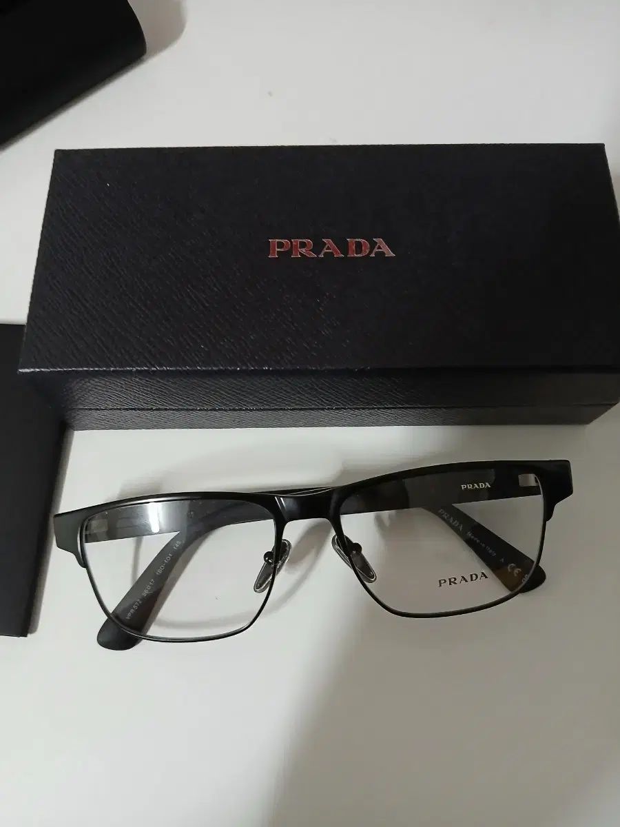 Prada プラダ vpr57z